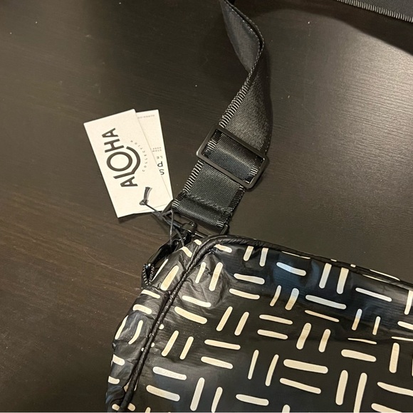 Aloha Collection Le Tour Bag - Picture 10 of 12